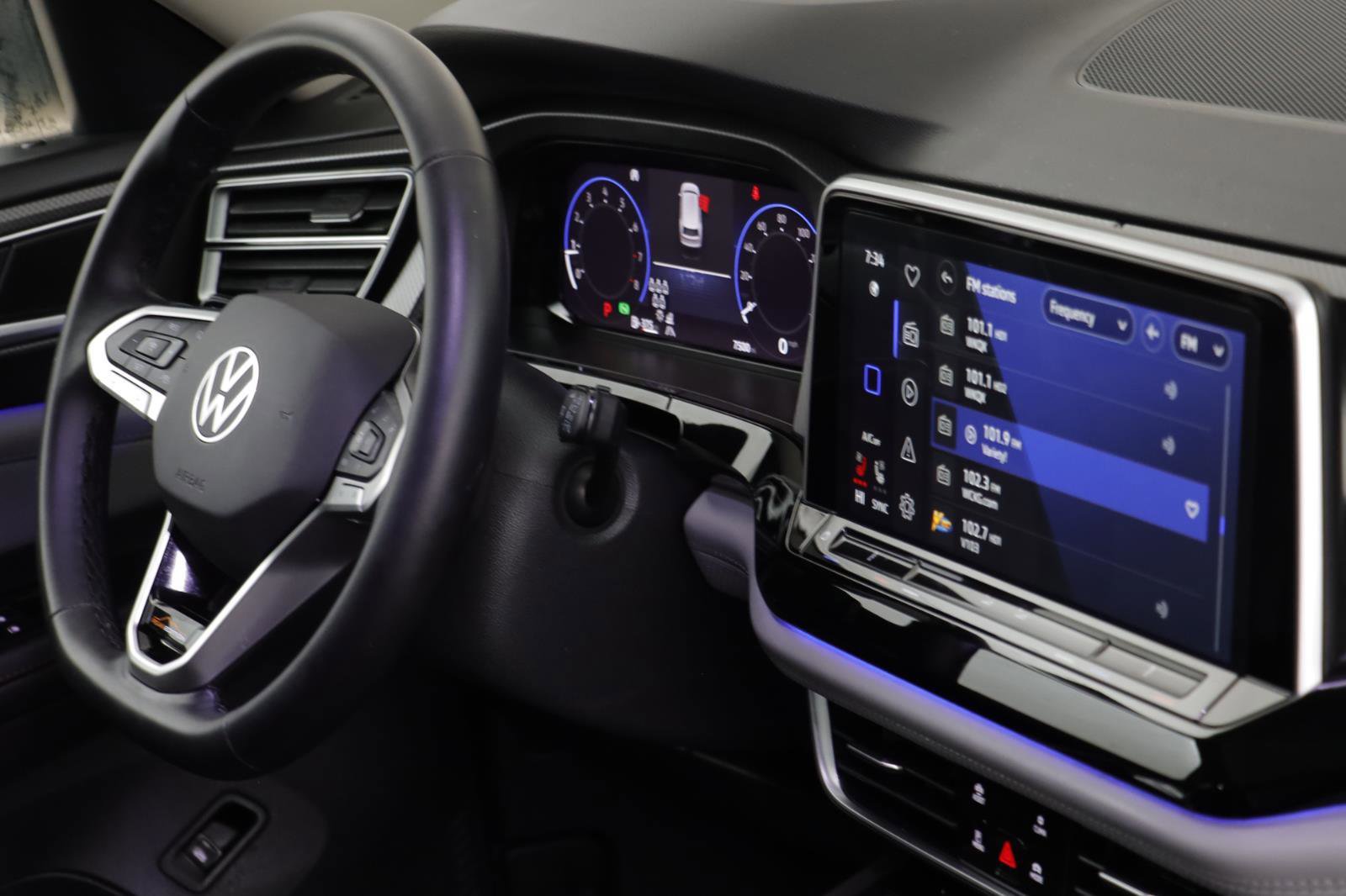 Used 2025 Volkswagen Atlas Peak Edition SE image 19