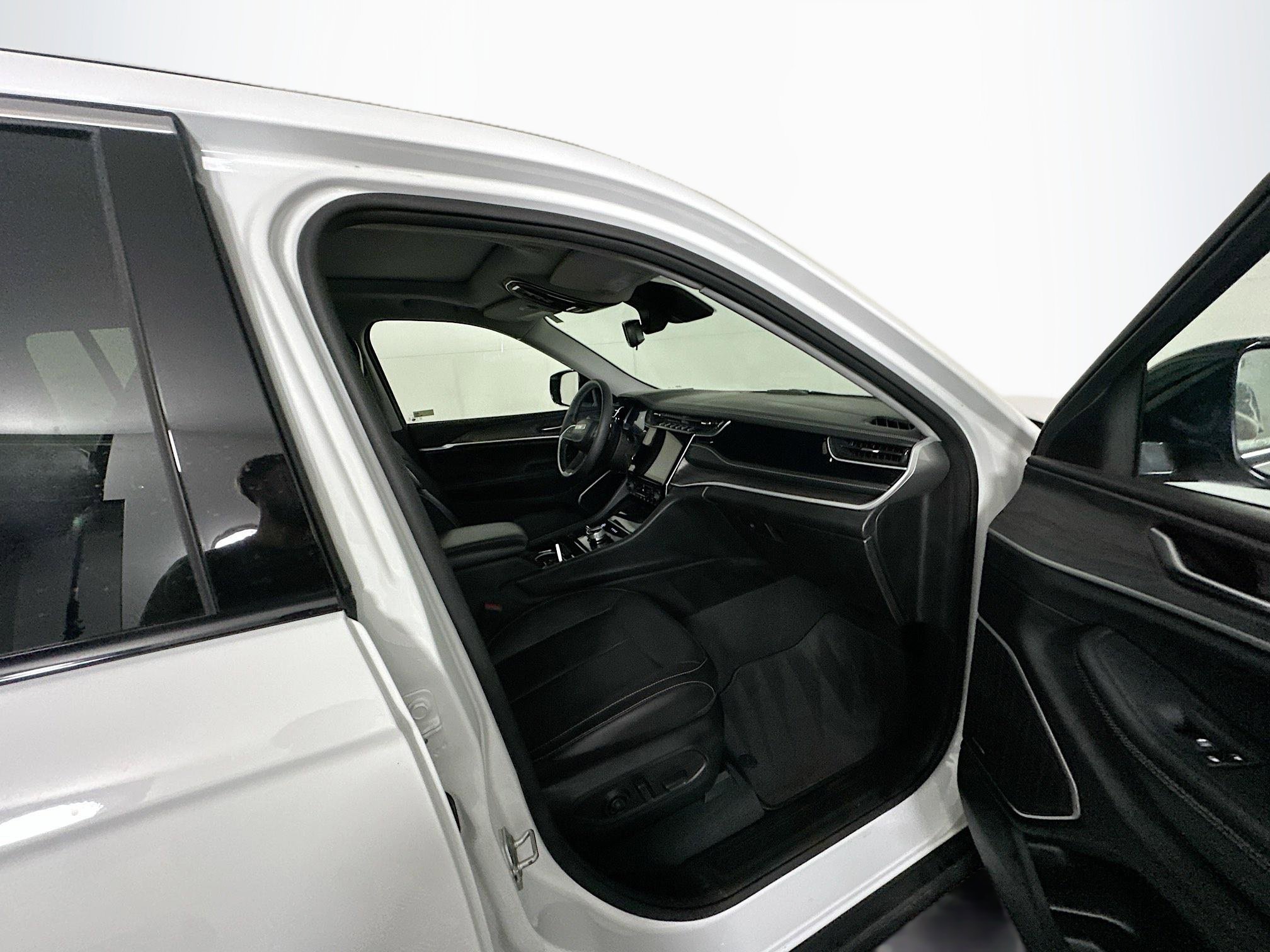 Used 2022 Jeep Grand Cherokee Limited 4xe image 32