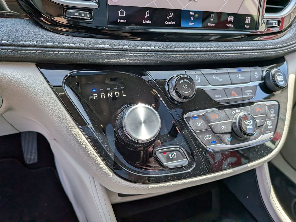 Used 2024 Chrysler Pacifica Limited image 22