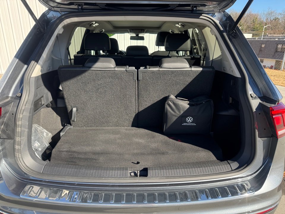 Used 2021 Volkswagen Tiguan SE image 19