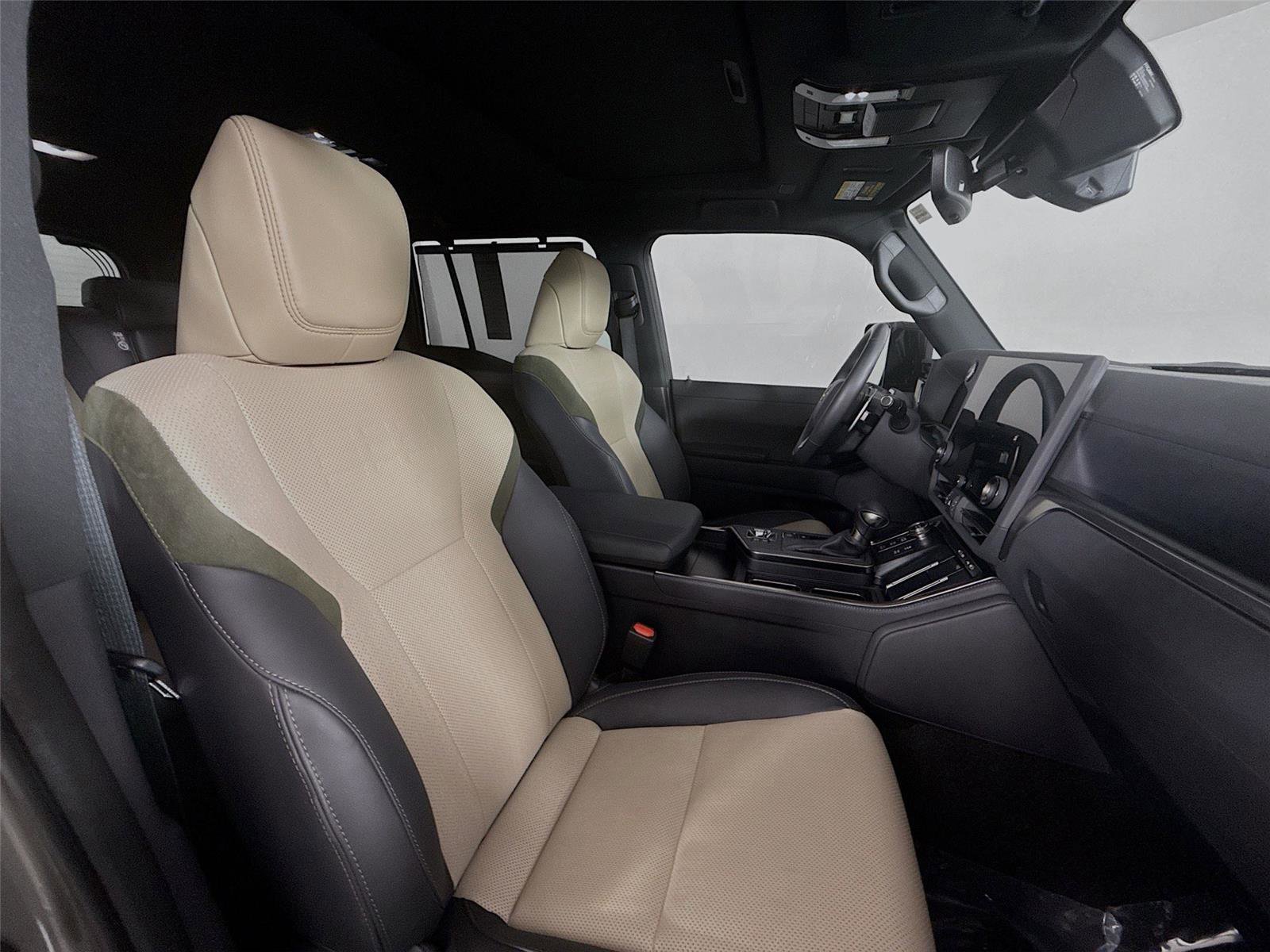 Used 2024 Lexus GX 550 image 46