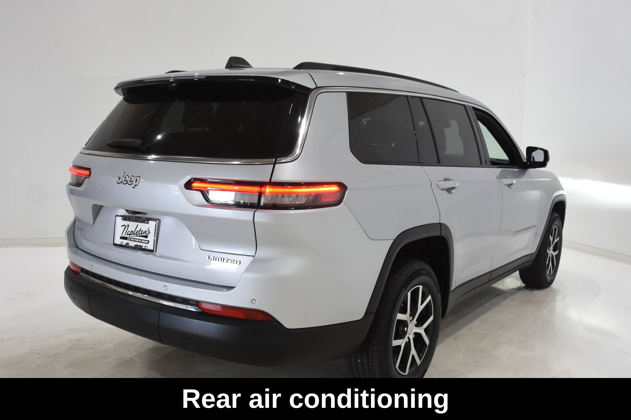Used 2024 Jeep Grand Cherokee L Limited w/ Luxury Tech Group II AWD/4WD image 5