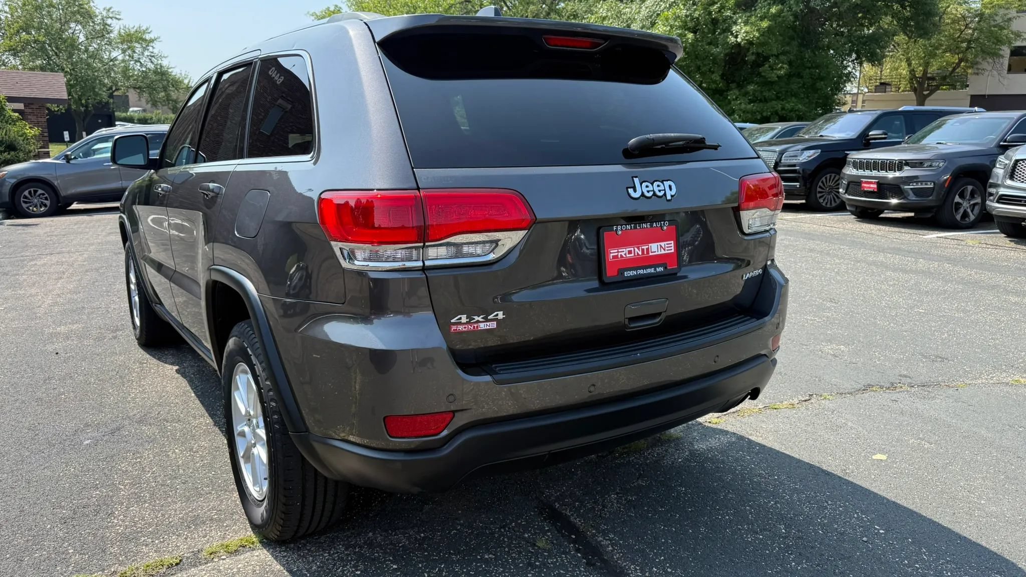Used 2019 Jeep Grand Cherokee Laredo AWD/4WD image 8