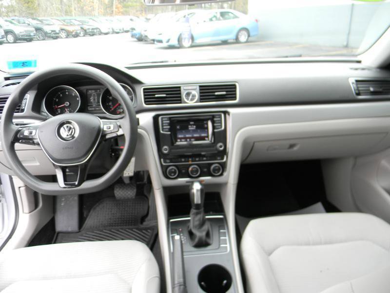 Used 2017 Volkswagen Passat 1.8T S image 19