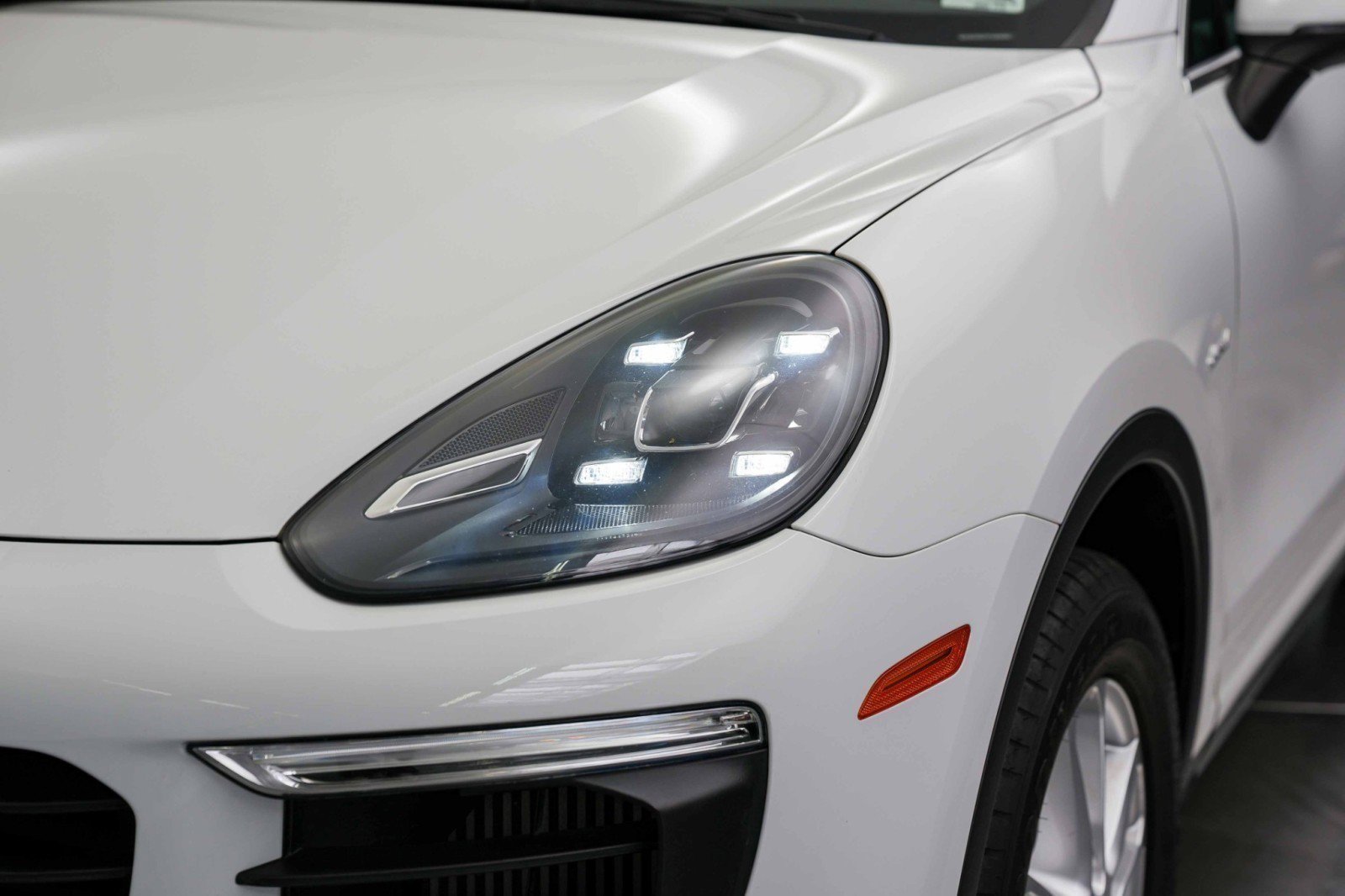 Used 2015 Porsche Cayenne Diesel AWD/4WD image 9