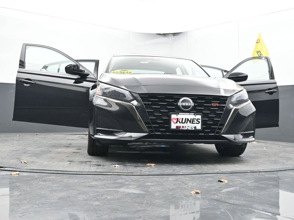 Used 2024 Nissan Altima 2.5 SR FWD image 70