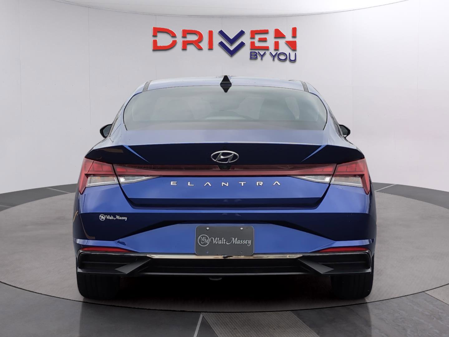 Used 2021 Hyundai Elantra SEL w/ Convenience + Premium Package image 4