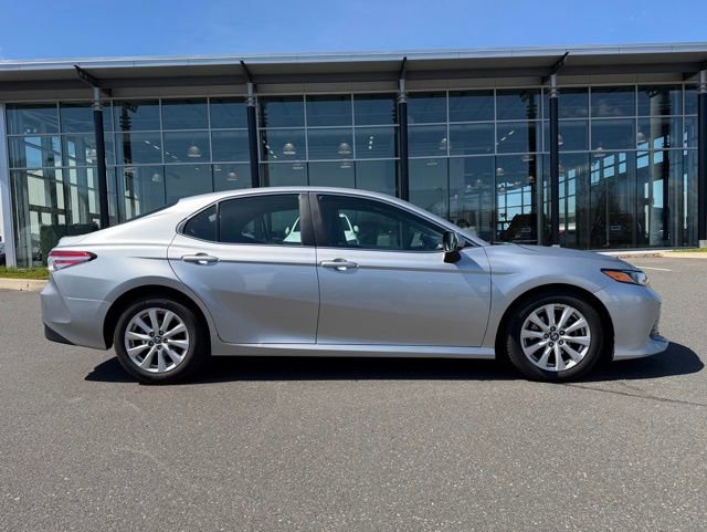 Used 2018 Toyota Camry LE FWD image 6