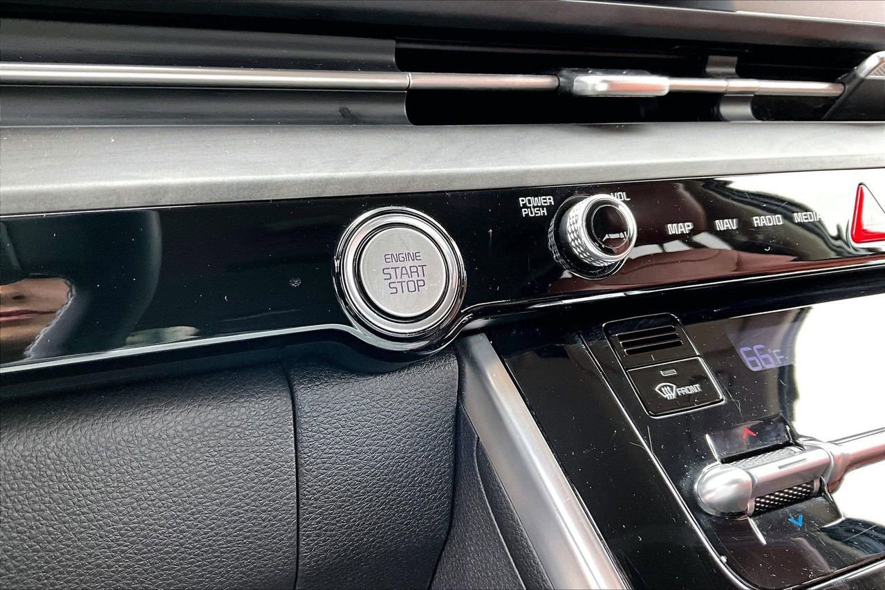 Used 2024 Kia Carnival SX image 28