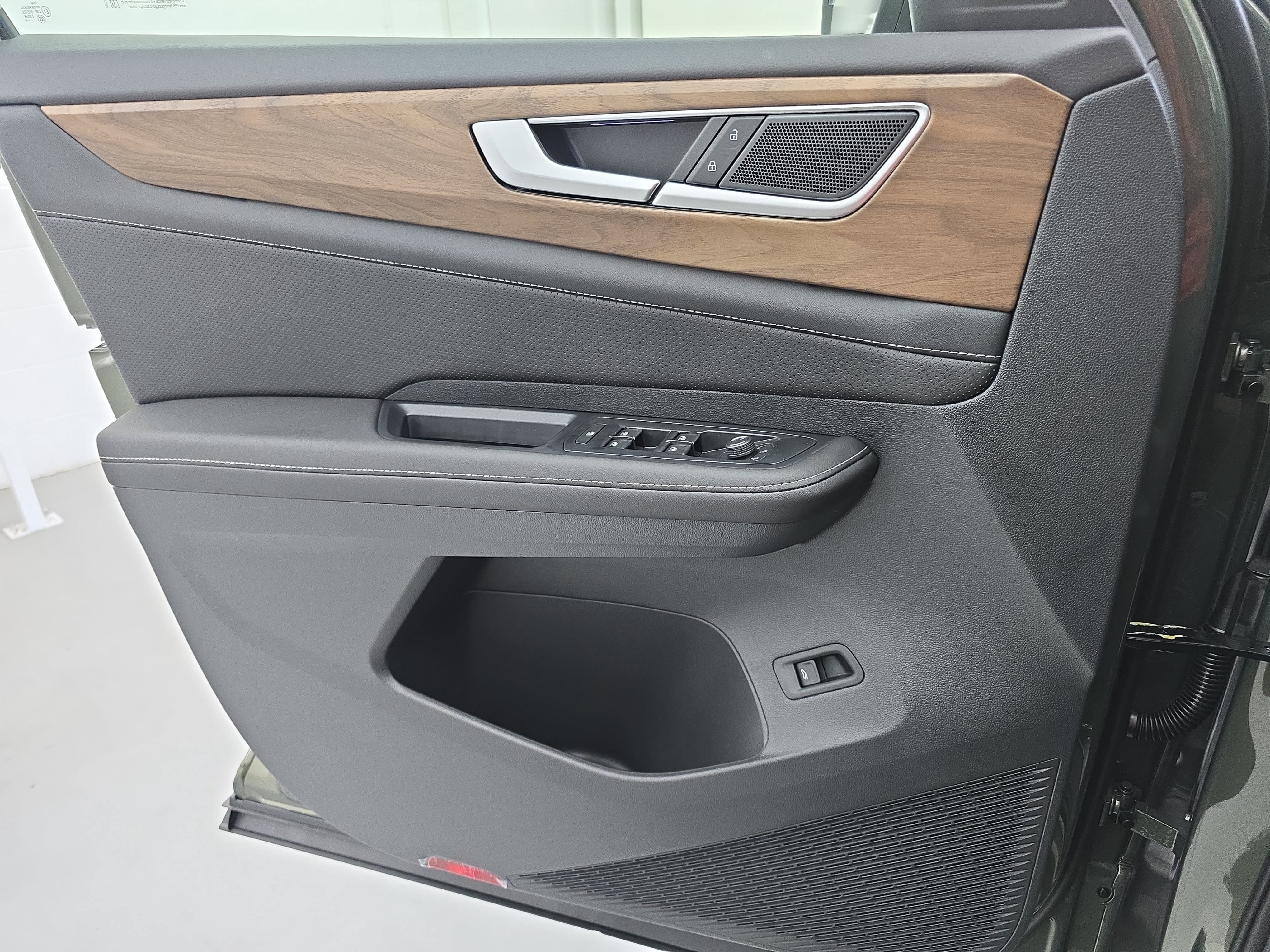 New 2026 Volkswagen Atlas SE FWD image 28