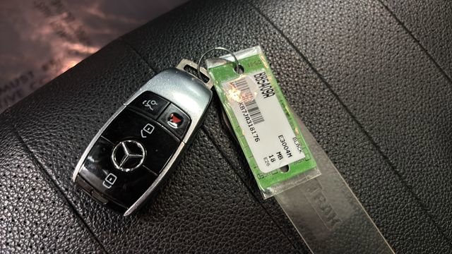 Used 2018 Mercedes-Benz E 300 4MATIC image 31