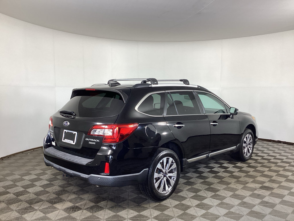 Used 2017 Subaru Outback 3.6R Touring AWD/4WD image 2