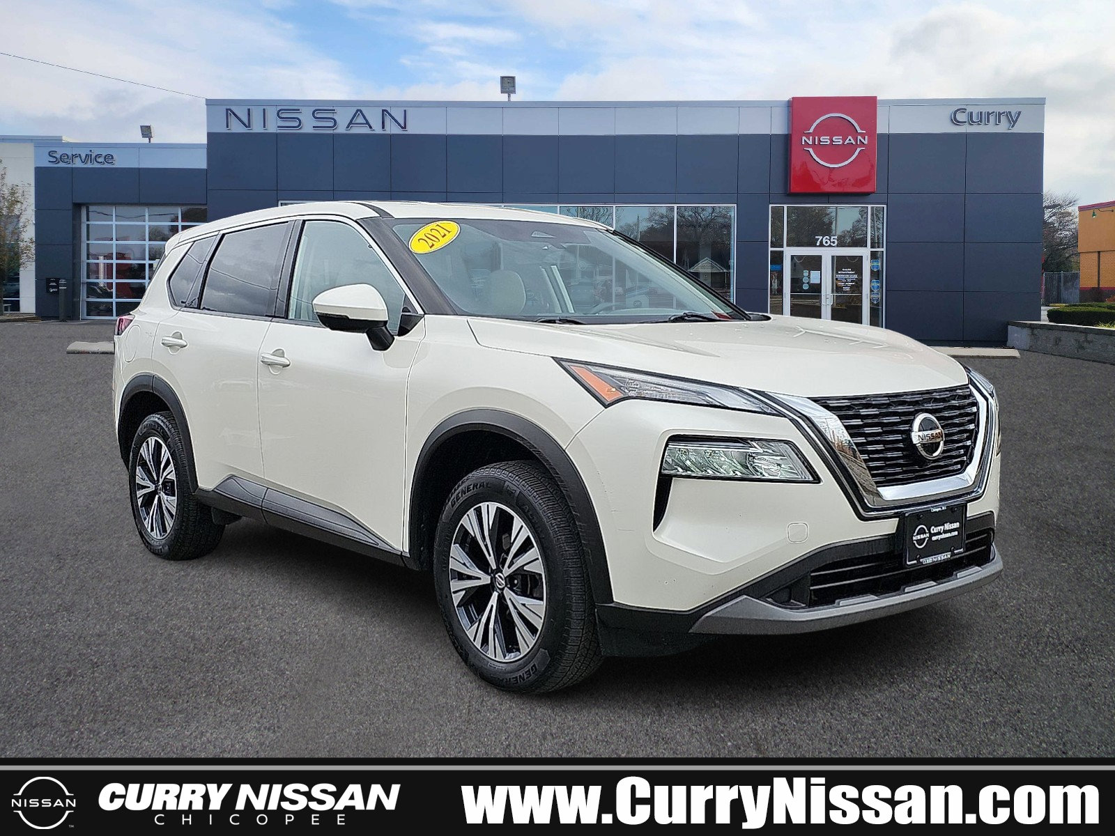 Used 2021 Nissan Rogue SV image 1