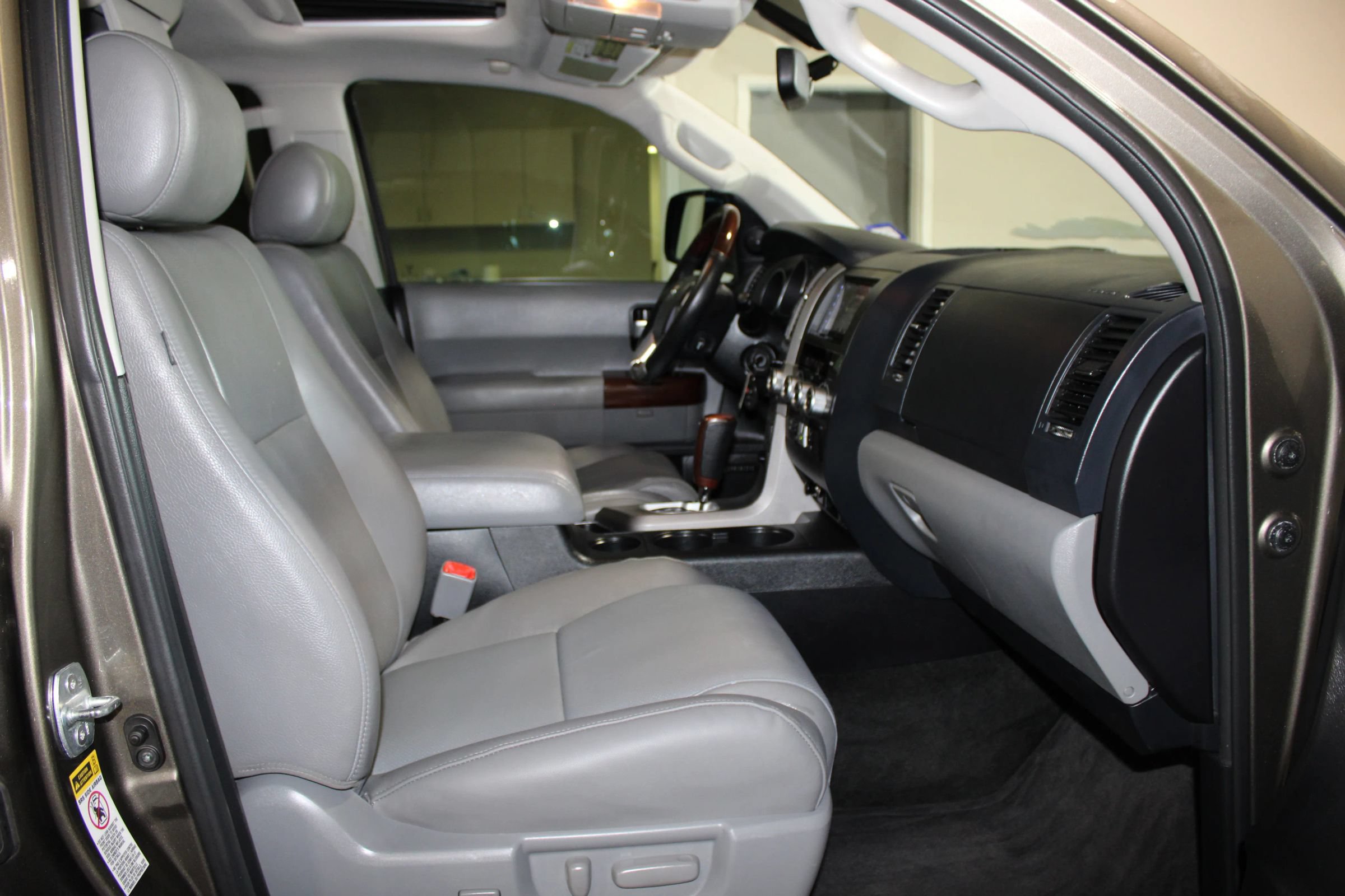 Used 2014 Toyota Sequoia Platinum RWD image 35