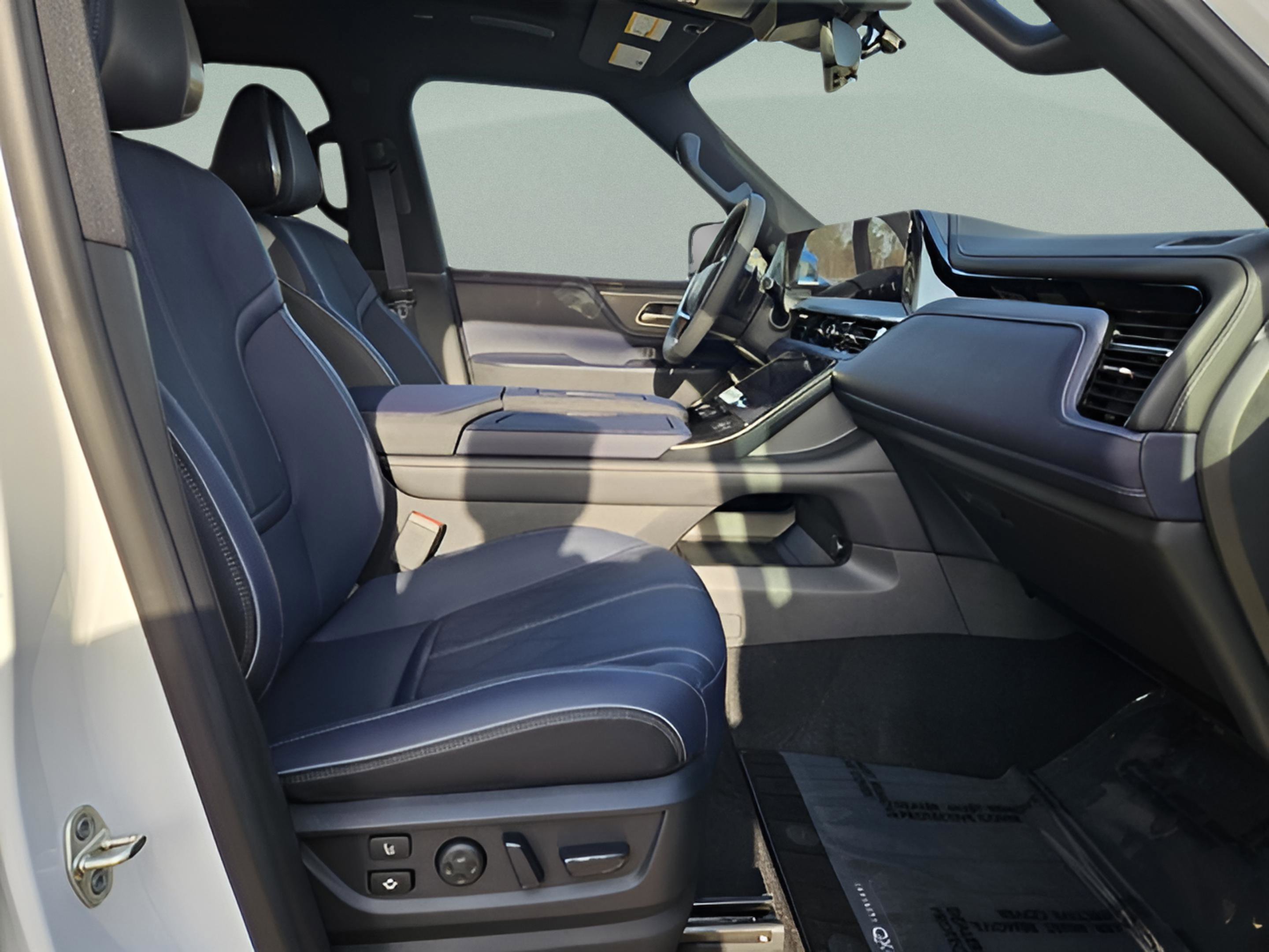 New 2026 INFINITI QX80 4WD image 9