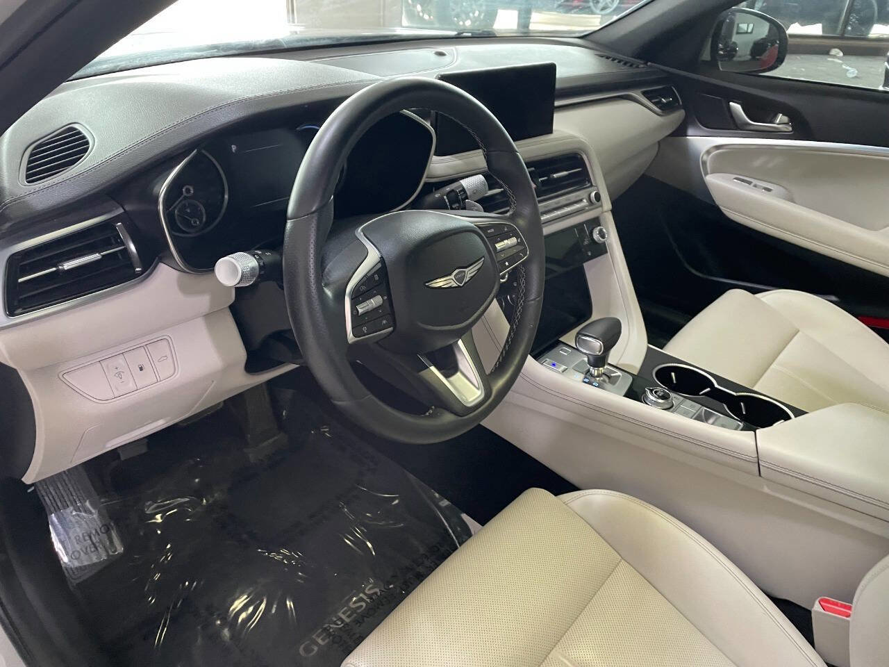 Used 2024 Genesis G70 2.5T image 16