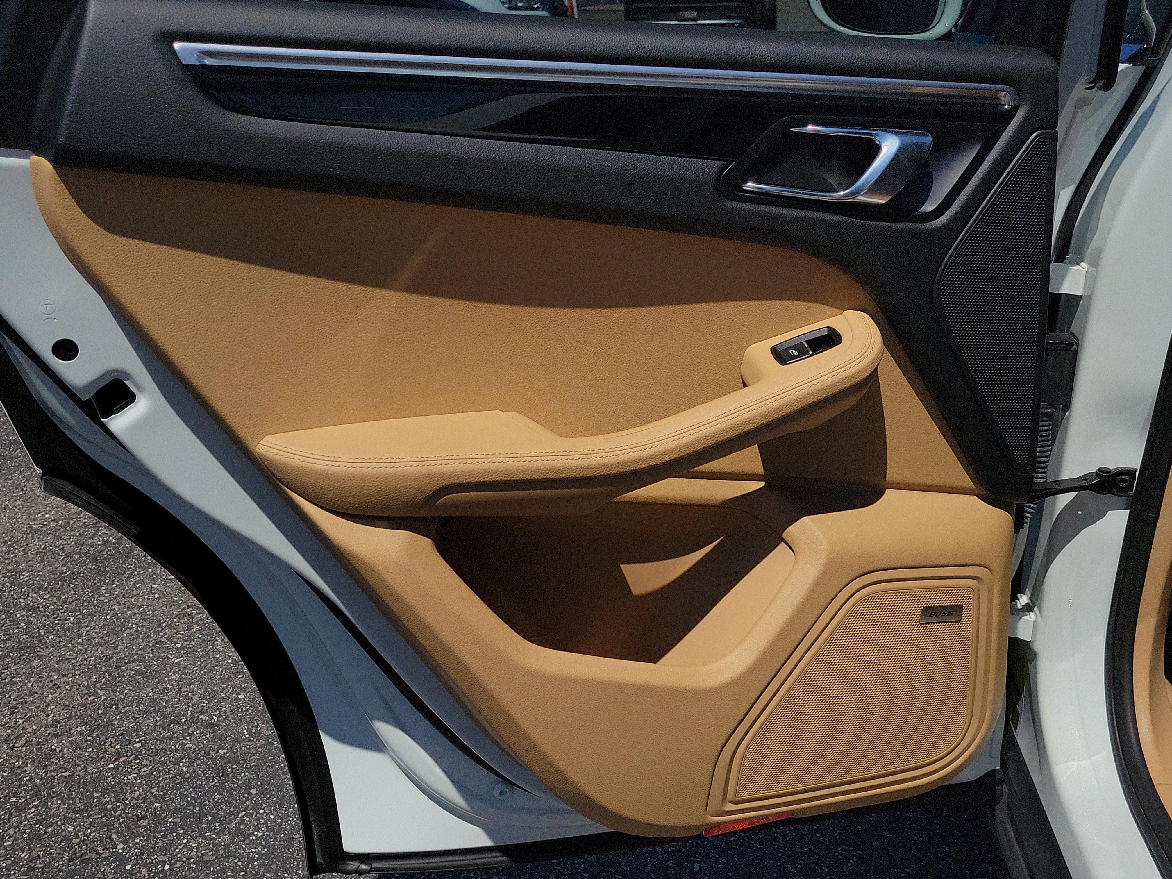 Used 2018 Porsche Macan AWD/4WD image 9