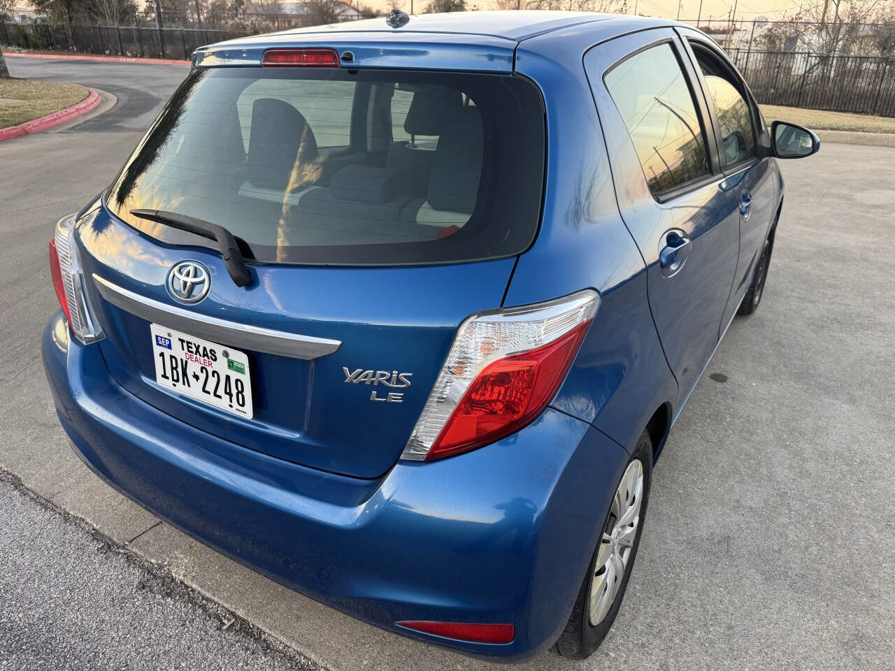 Used 2013 Toyota Yaris LE image 7