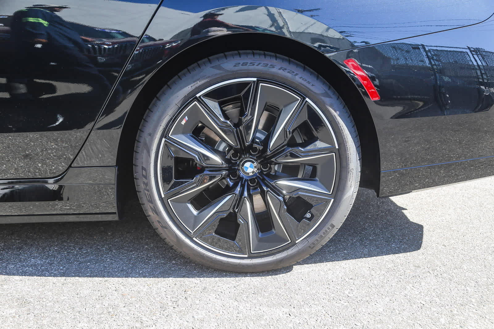 Used 2026 BMW 750e xDrive 750e xDrive w/ Premium Package image 8