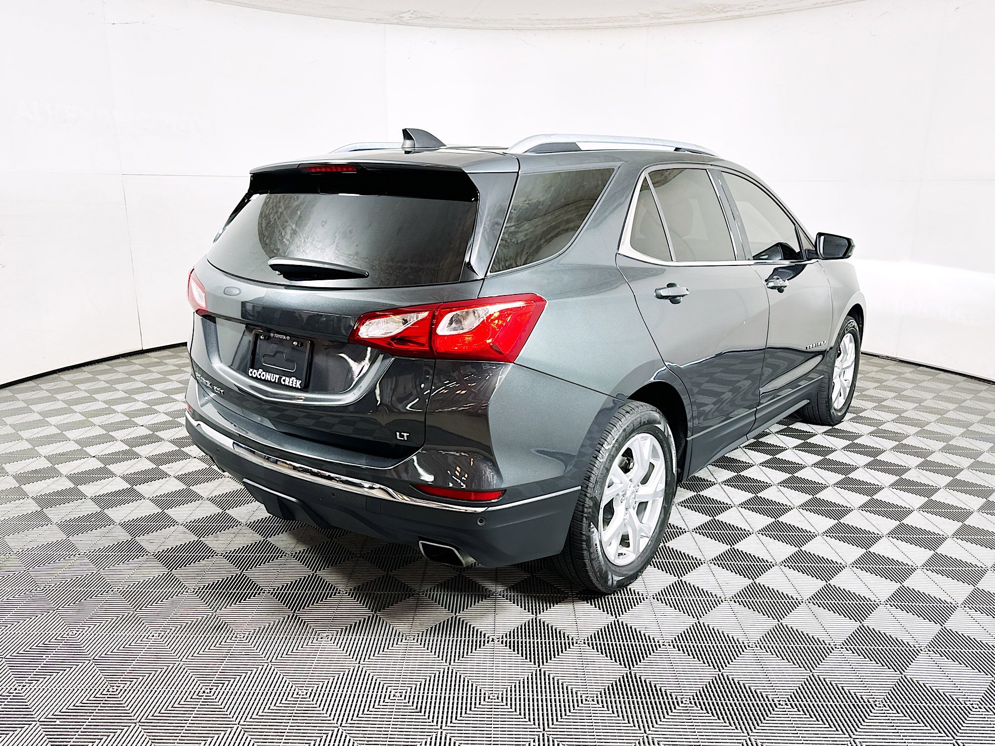 Used 2020 Chevrolet Equinox LT FWD image 3