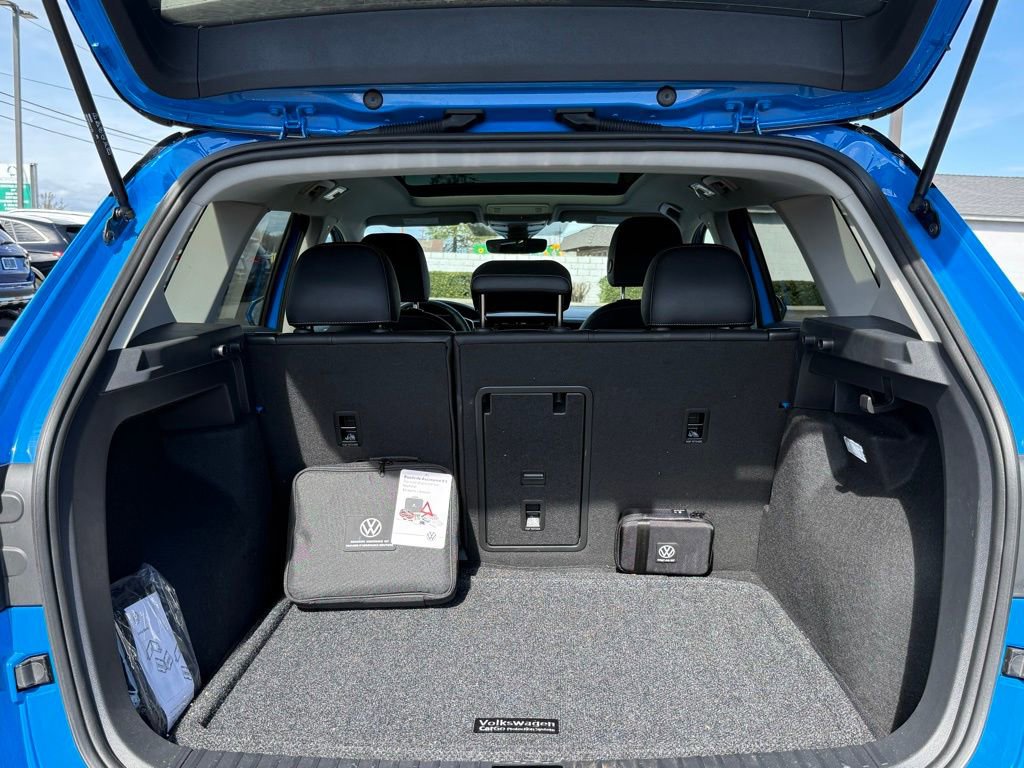 Used 2025 Volkswagen Taos SE image 18