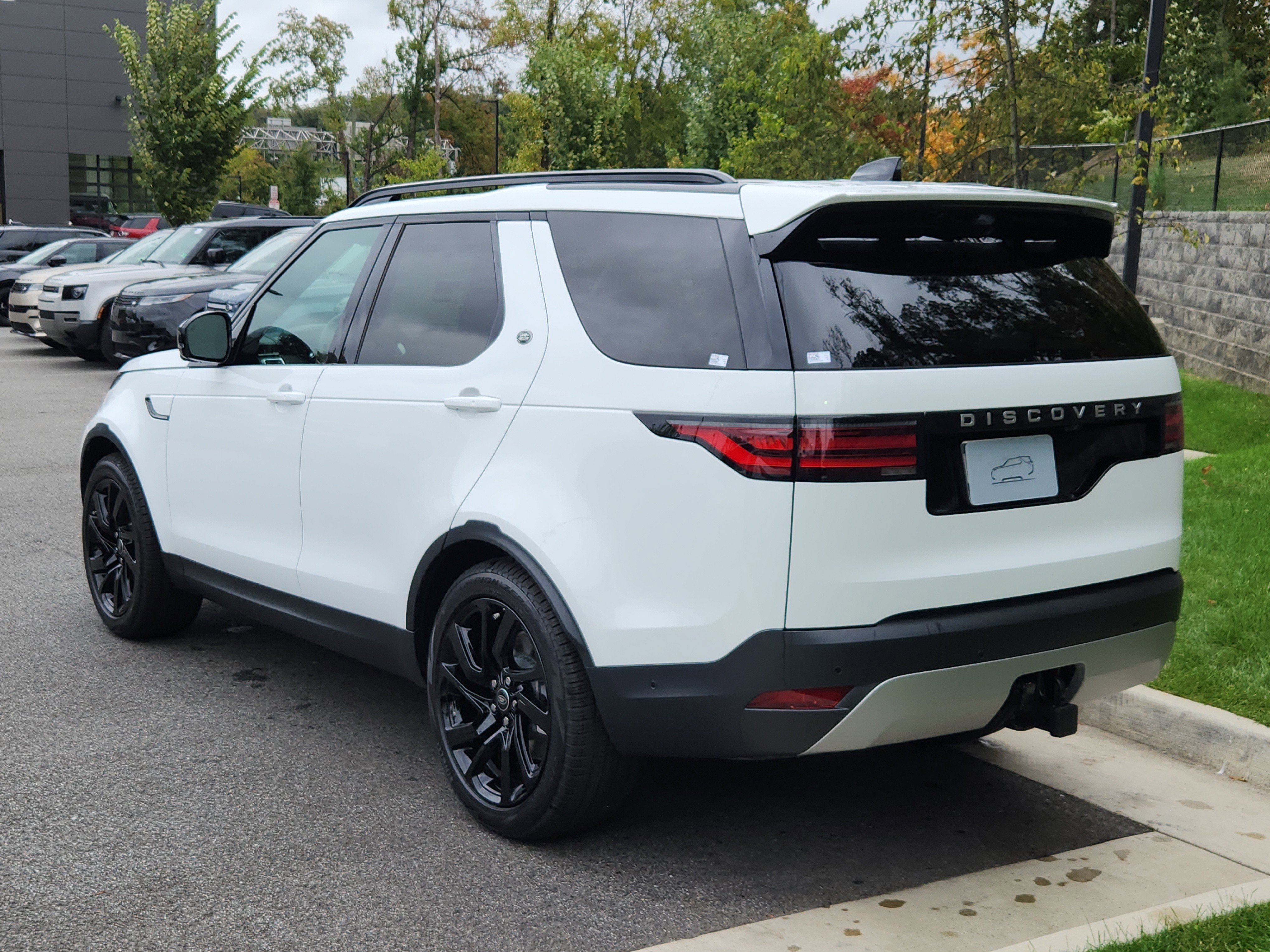 New 2025 Land Rover Discovery S image 12