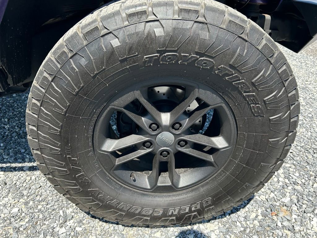 Used 2017 Jeep Wrangler Unlimited Sahara AWD/4WD image 14