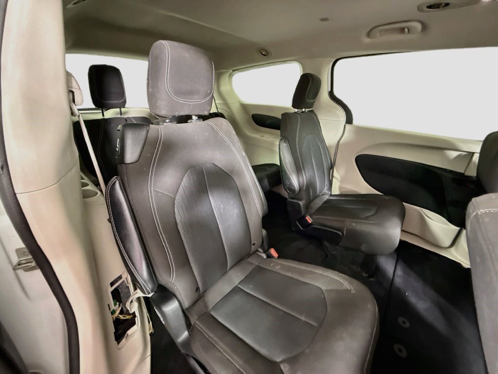 Used 2022 Chrysler Voyager LX FWD image 25