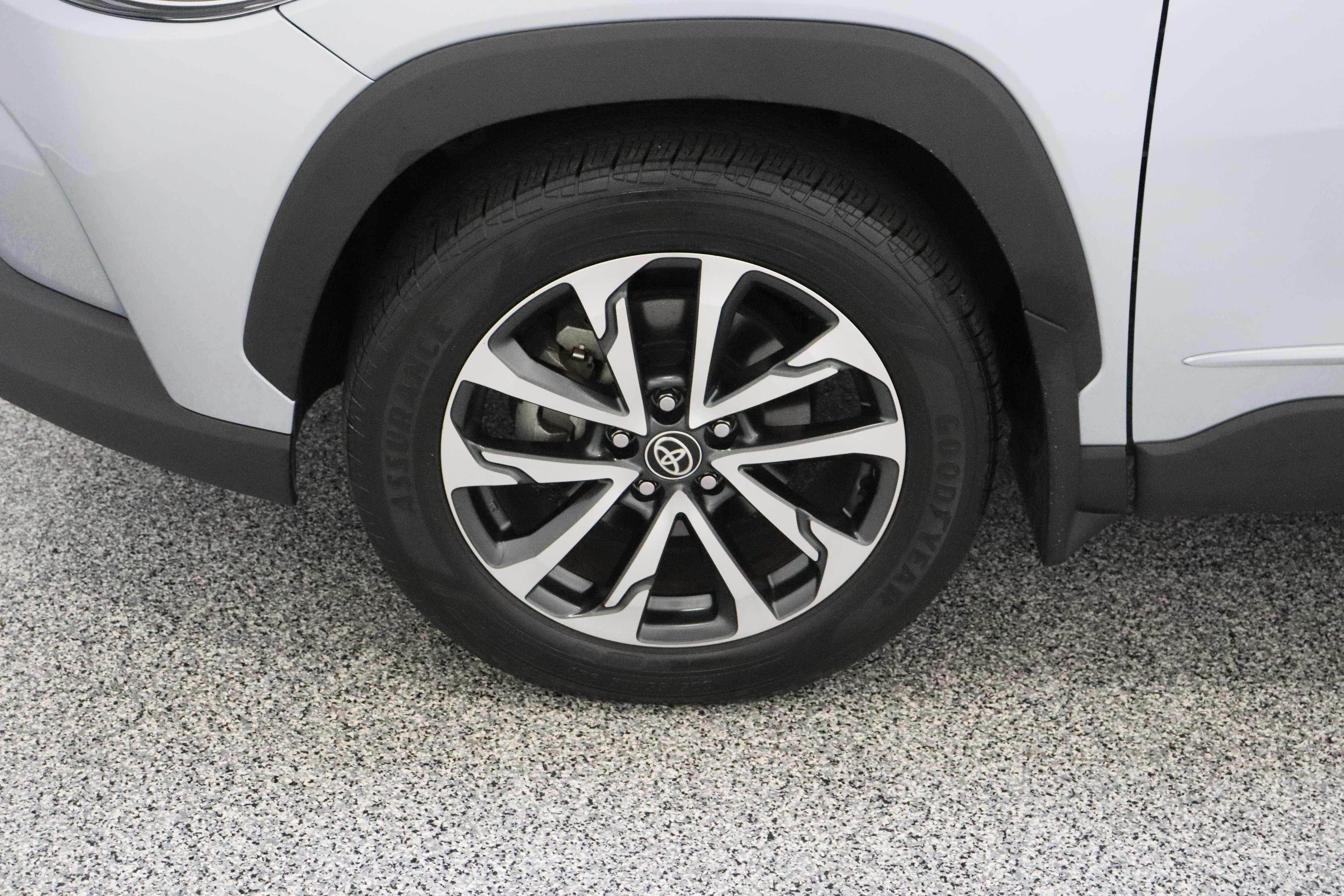 Used 2023 Toyota Corolla Cross XLE w/ Convenience Package FWD image 11