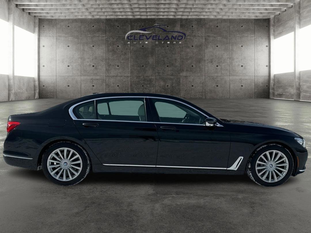 Used 2018 BMW 740i xDrive image 2