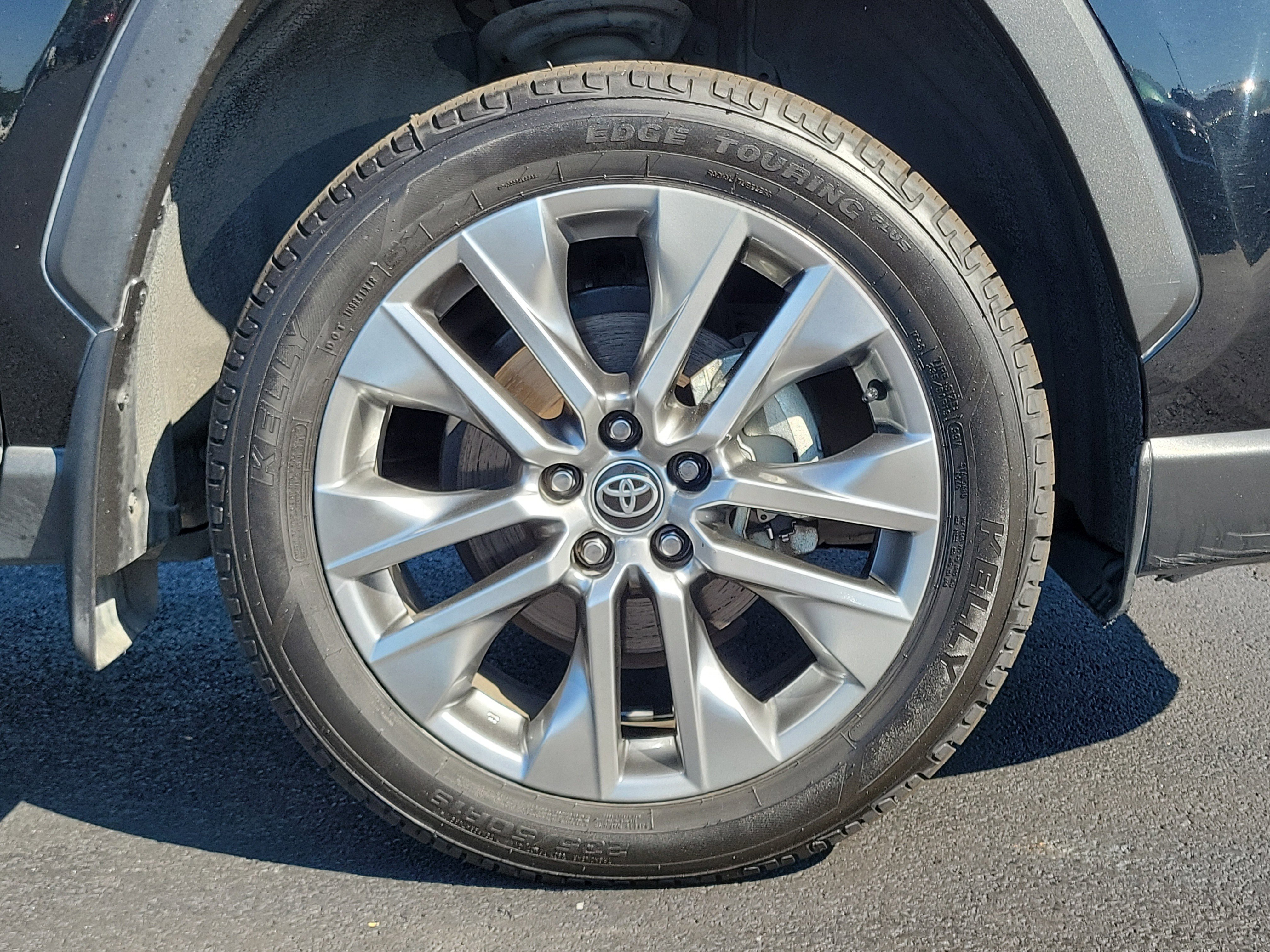 Used 2023 Toyota RAV4 XLE Premium FWD image 5