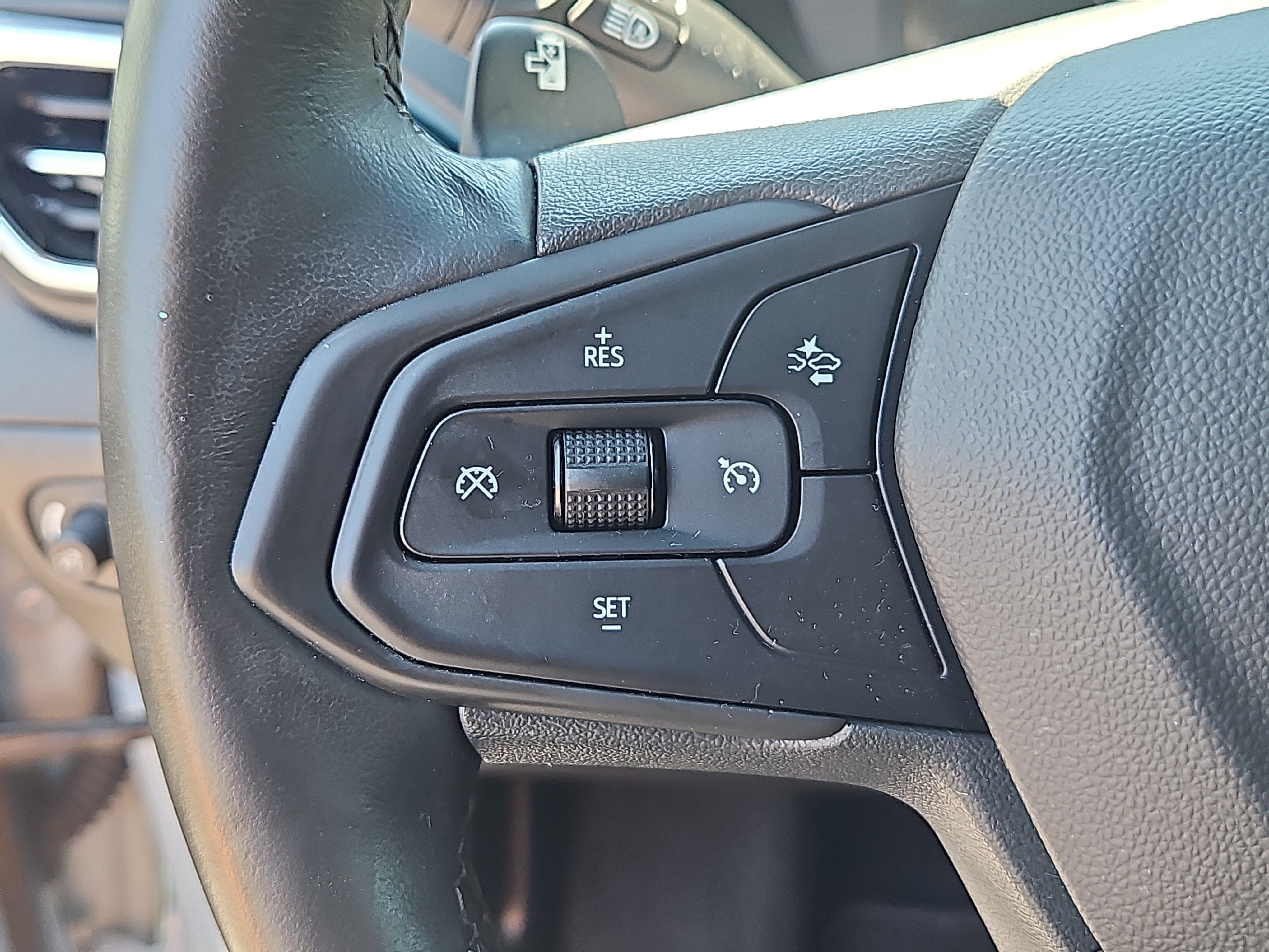 Used 2023 Chevrolet Bolt LT w/ Infotainment Package FWD image 18