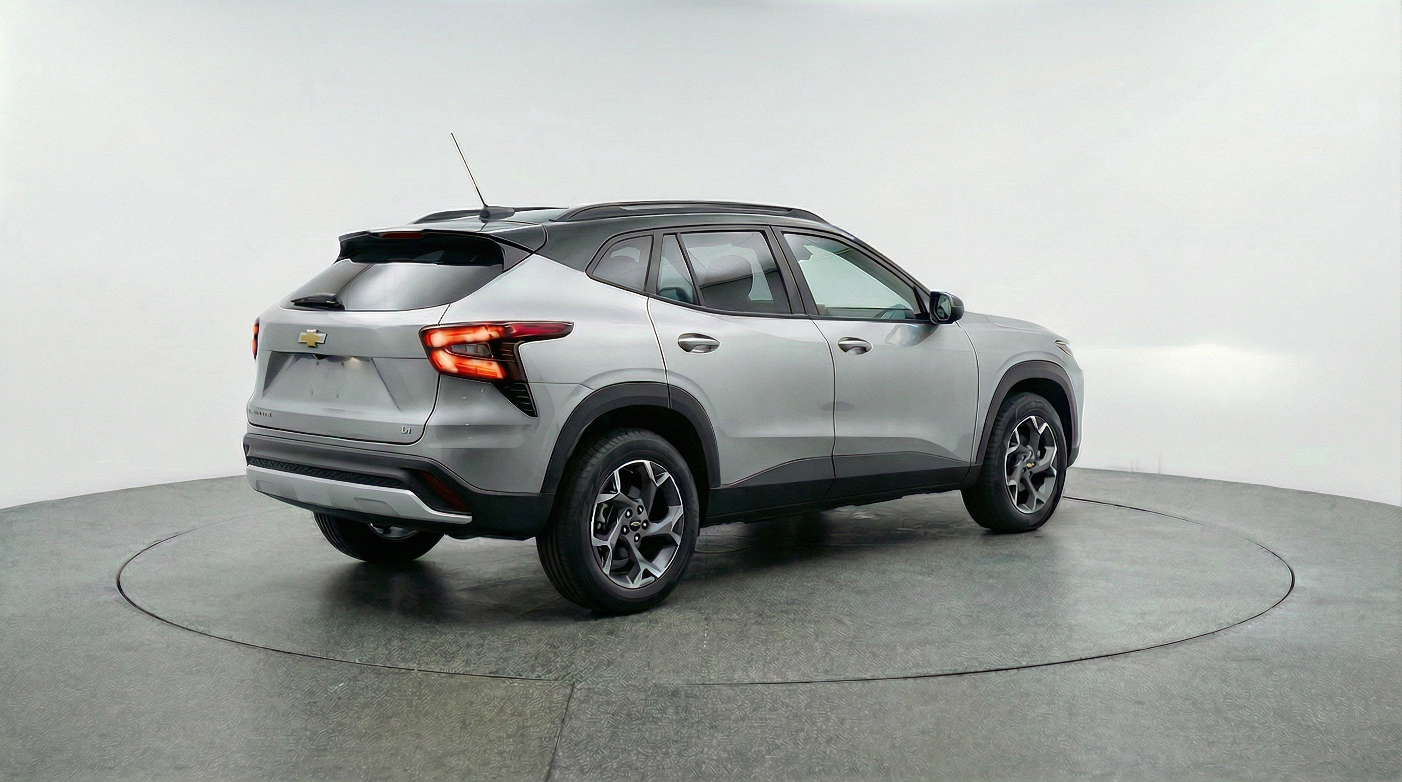 Used 2025 Chevrolet Trax LT image 9