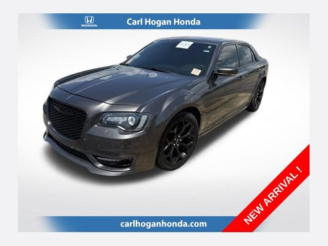 Used 2017 Chrysler 300 S w/ 300S Premium Group RWD video 1