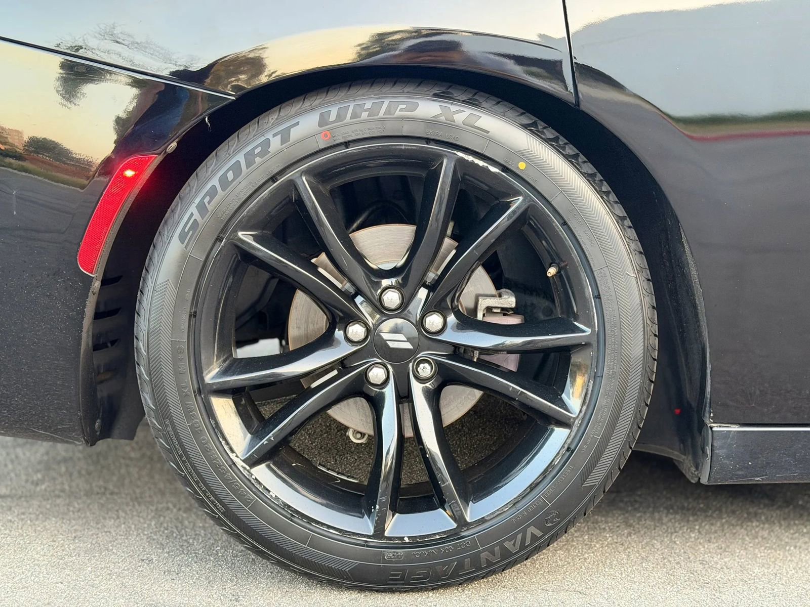 Used 2018 Dodge Charger SXT w/ Blacktop Package image 14