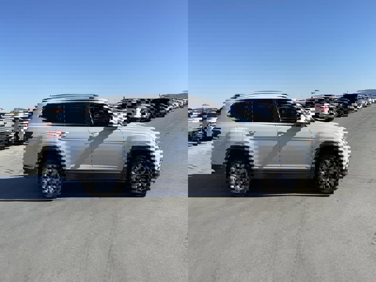 Used 2018 Volkswagen Atlas SEL image 3