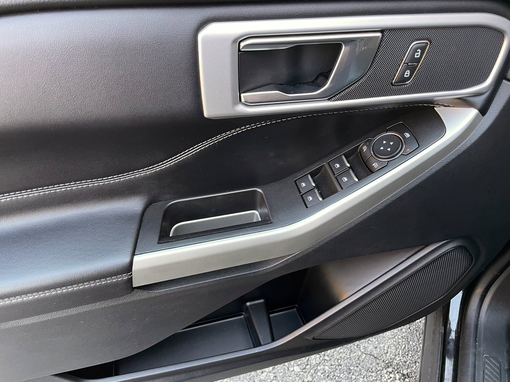 Used 2022 Ford Explorer XLT image 16