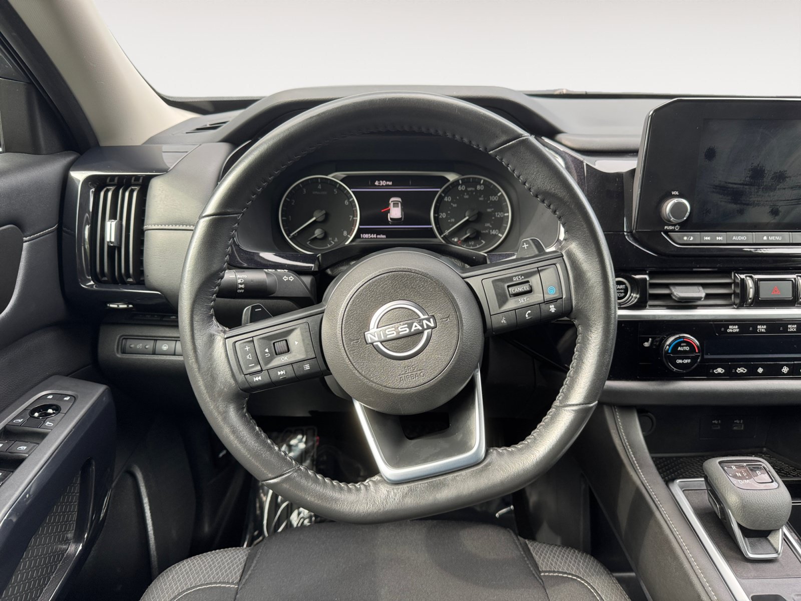 Used 2024 Nissan Pathfinder SV FWD image 12