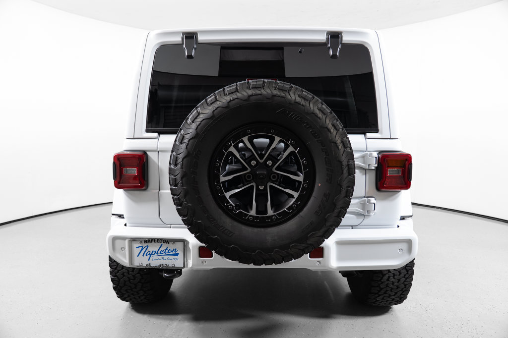 Used 2022 Jeep Wrangler Unlimited Sahara AWD/4WD image 11