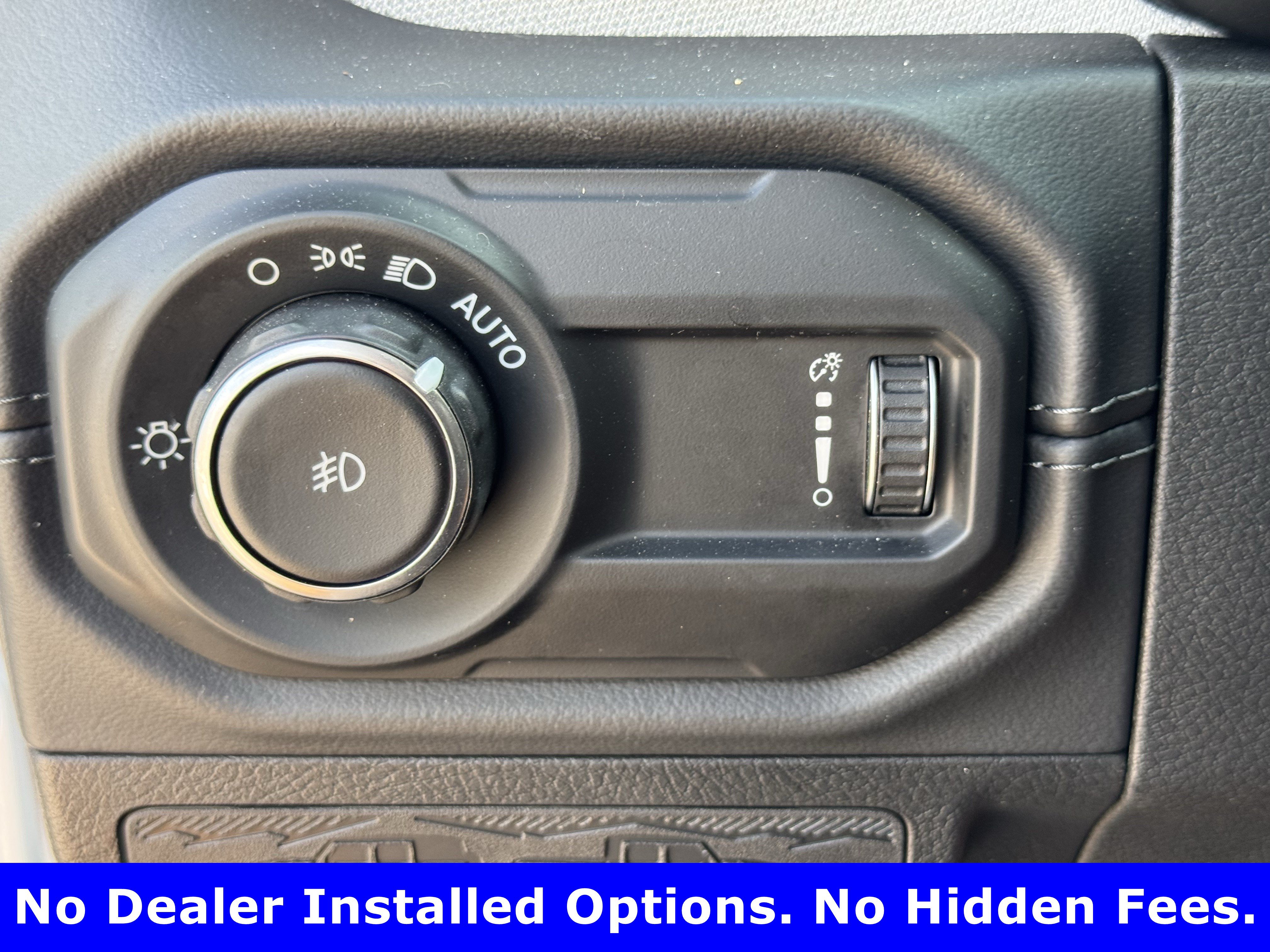 Used 2025 Jeep Wrangler Unlimited Sahara AWD/4WD image 22