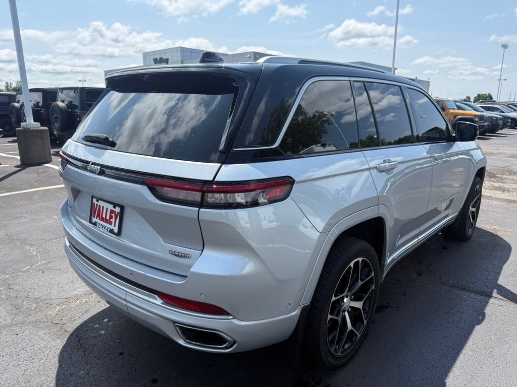 Used 2023 Jeep Grand Cherokee Summit AWD/4WD image 3