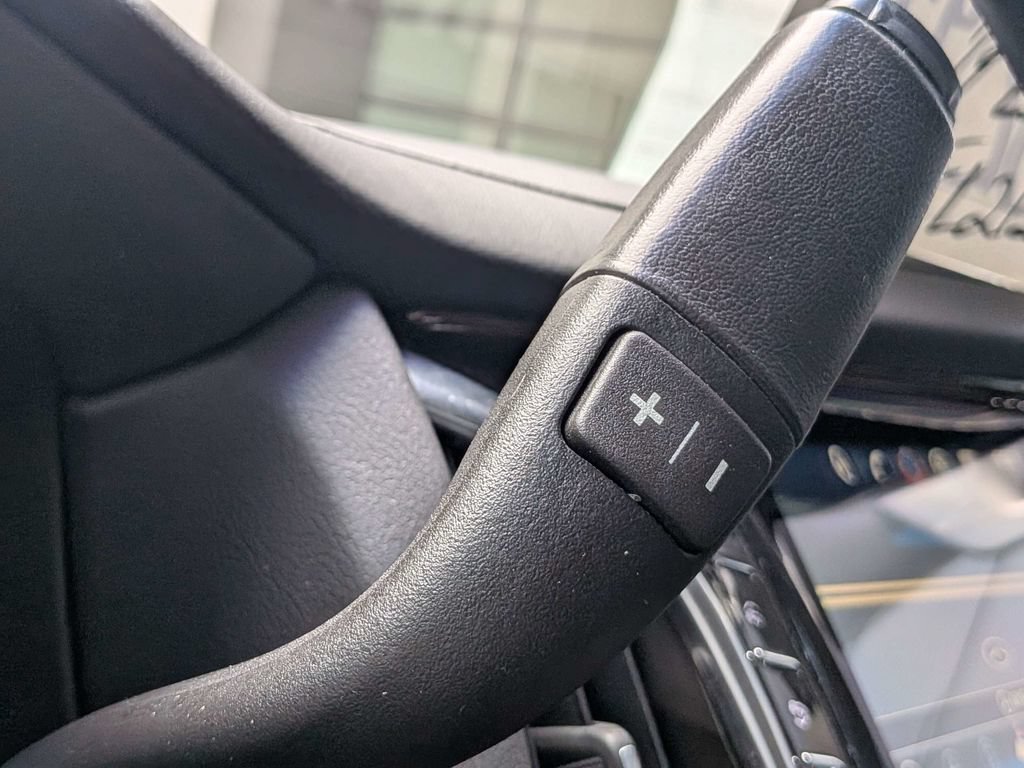 Used 2019 Cadillac Escalade Premium Luxury RWD image 31