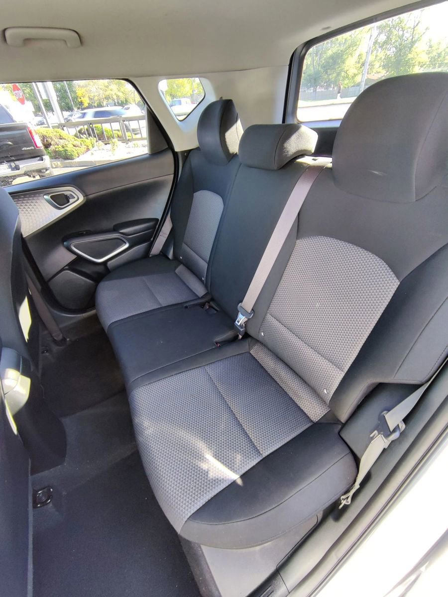 Used 2022 Kia Soul LX image 19