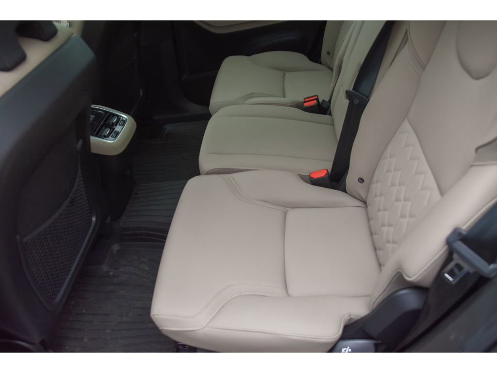 Certified 2026 Volvo XC90 B5 Core w/ Protection Package Premier image 15