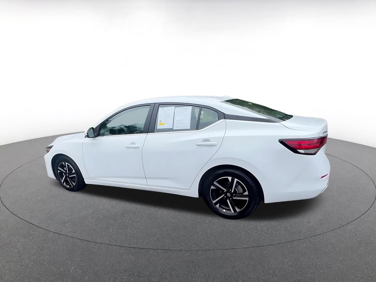 Used 2025 Nissan Sentra SV FWD image 10