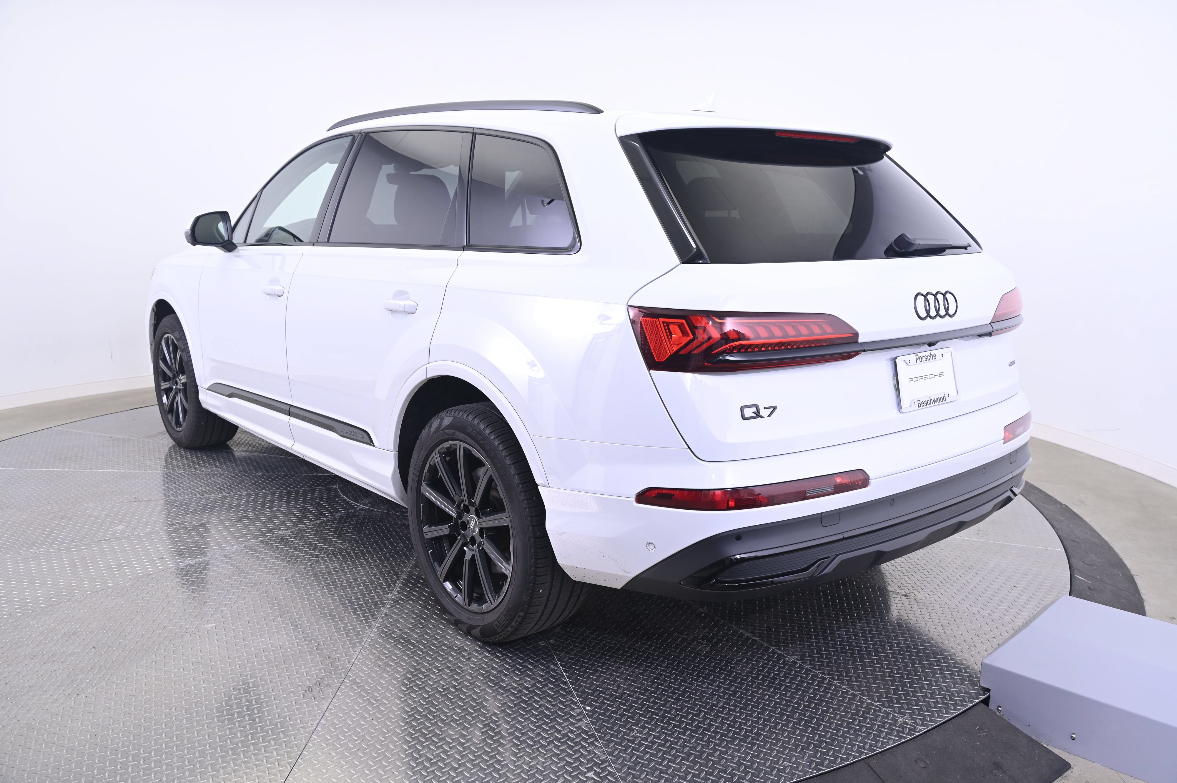 Used 2023 Audi Q7 2.0T Premium Plus w/ Premium Plus Package AWD/4WD image 3