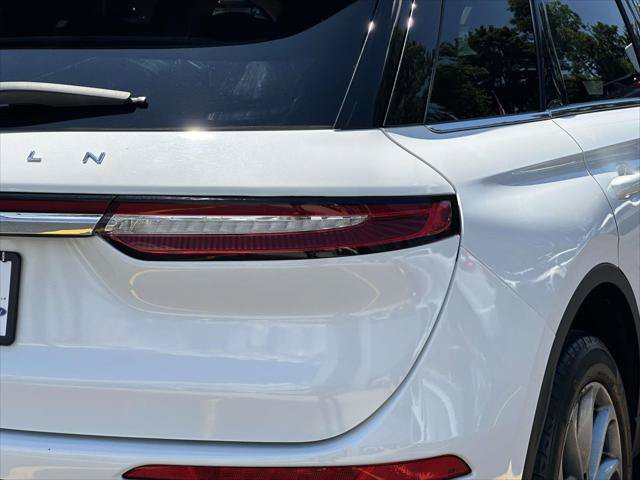 Used 2022 Lincoln Corsair AWD w/ Premium Package image 12