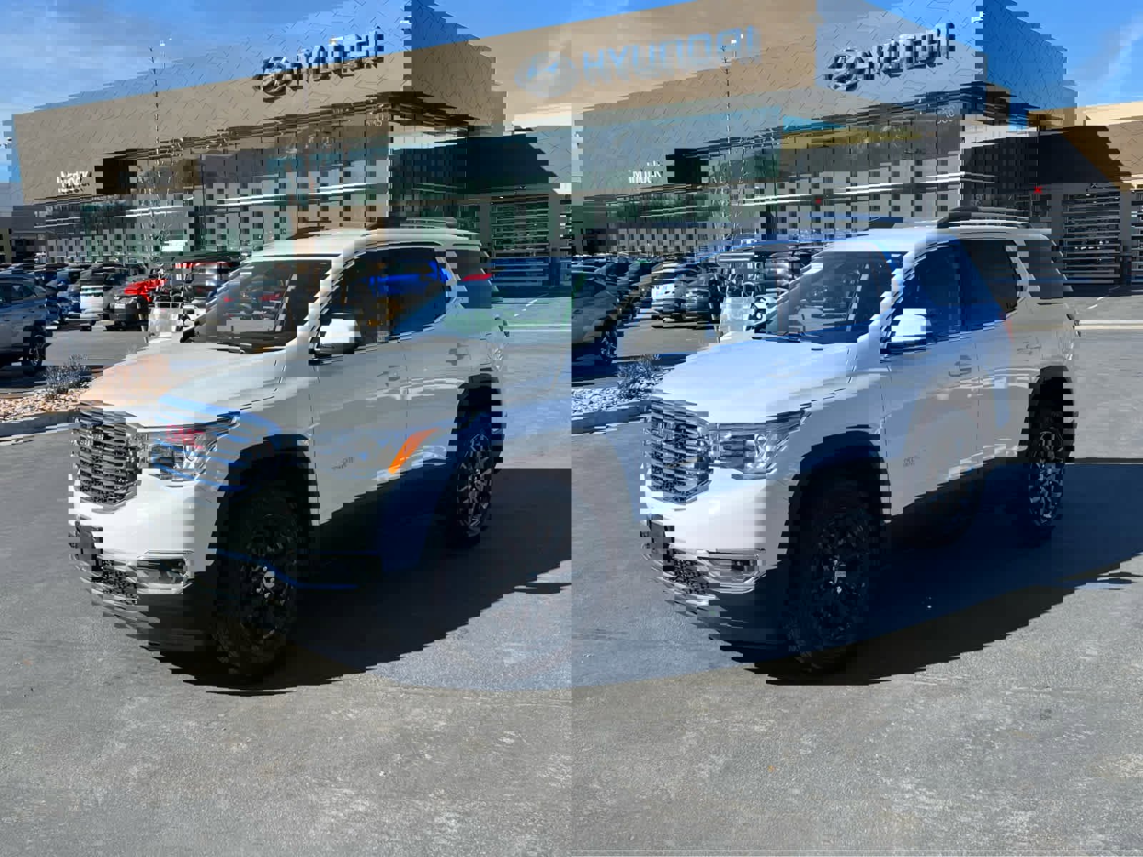 Used 2019 GMC Acadia SLT image 1