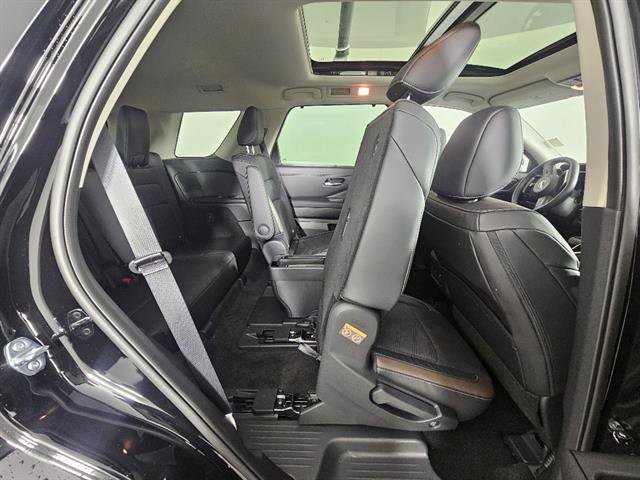 New 2025 Nissan Pathfinder Platinum AWD/4WD image 18