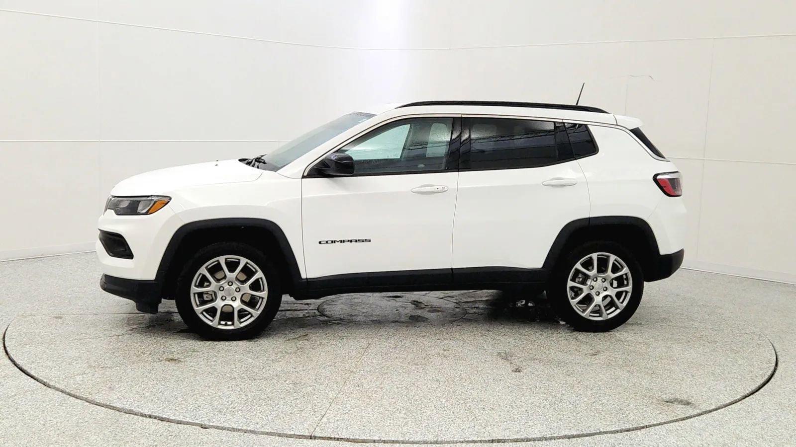 Used 2022 Jeep Compass Latitude image 4
